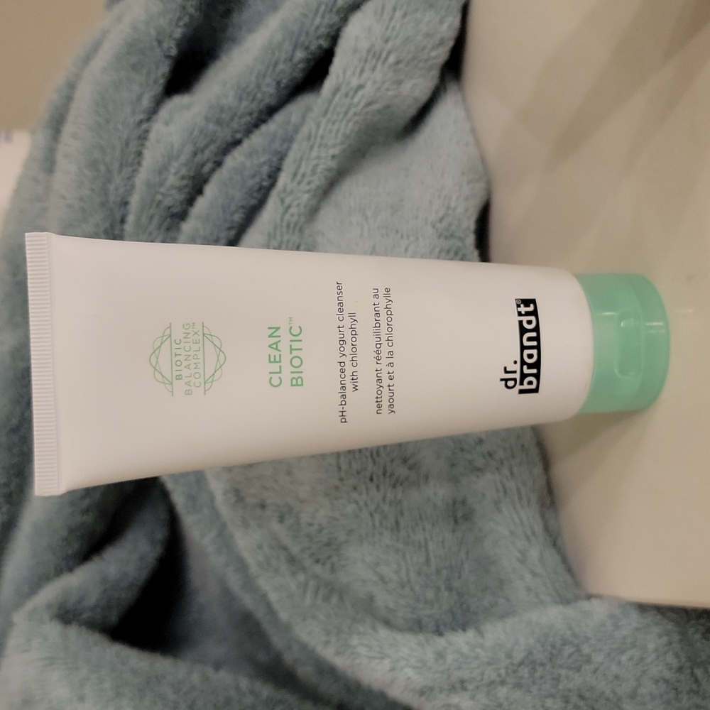 Dr brandt. Ph balanced yogurt cleanser